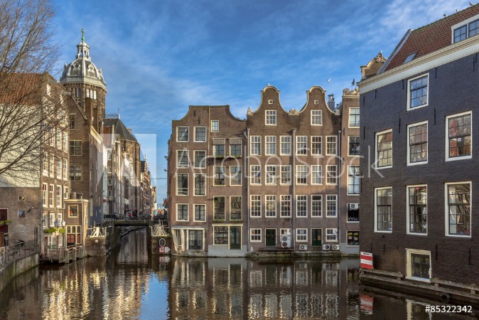 Afbeeldingen van Canal houses from Armbrug Amsterdam